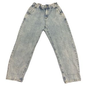 Zara baggy jeans for women size8 very comfortable. Good to make a great outfit.
